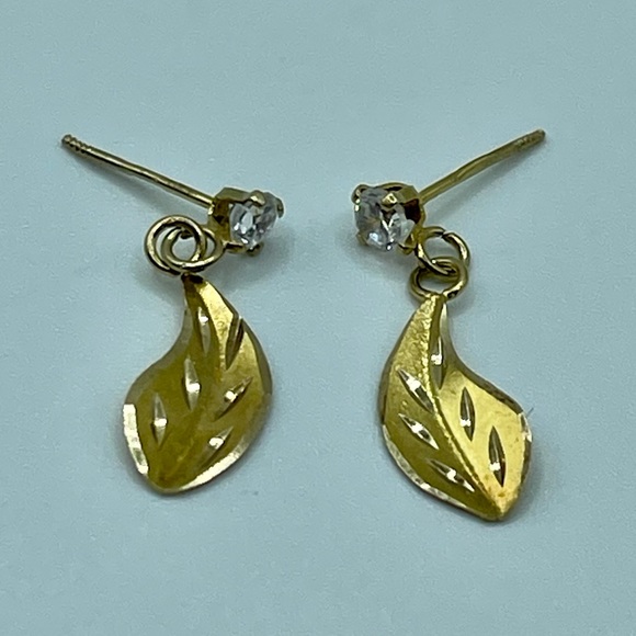Vintage 1970's Leaf Tiny Dangle Gold Plated & Solid 14k Synth. Diamond Earrings - Picture 5 of 13